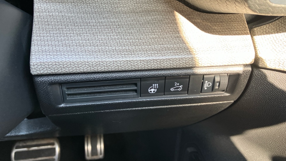 Citroen C5 X 1.2 PureTech 130 Shine Plus 5dr EAT8 Petrol Estate - Image 34