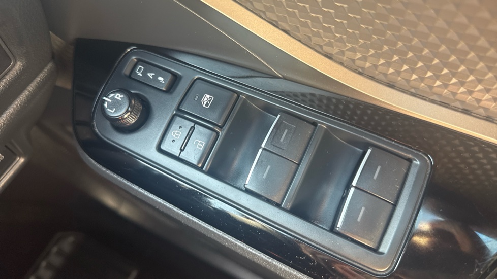Toyota C-HR 1.8 Hybrid Excel 5dr CVT Hybrid Hatchback - Image 23
