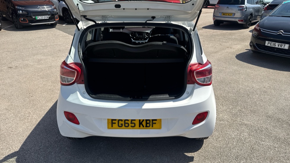 Hyundai i10 1.0 Premium 5dr Petrol Hatchback - Image 4