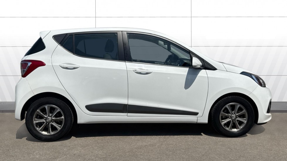 Hyundai i10 1.0 Premium 5dr Petrol Hatchback - Image 5