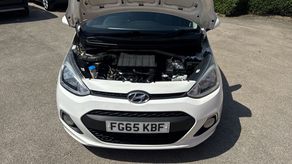 Hyundai i10 1.0 Premium 5dr Petrol Hatchback - Image 8
