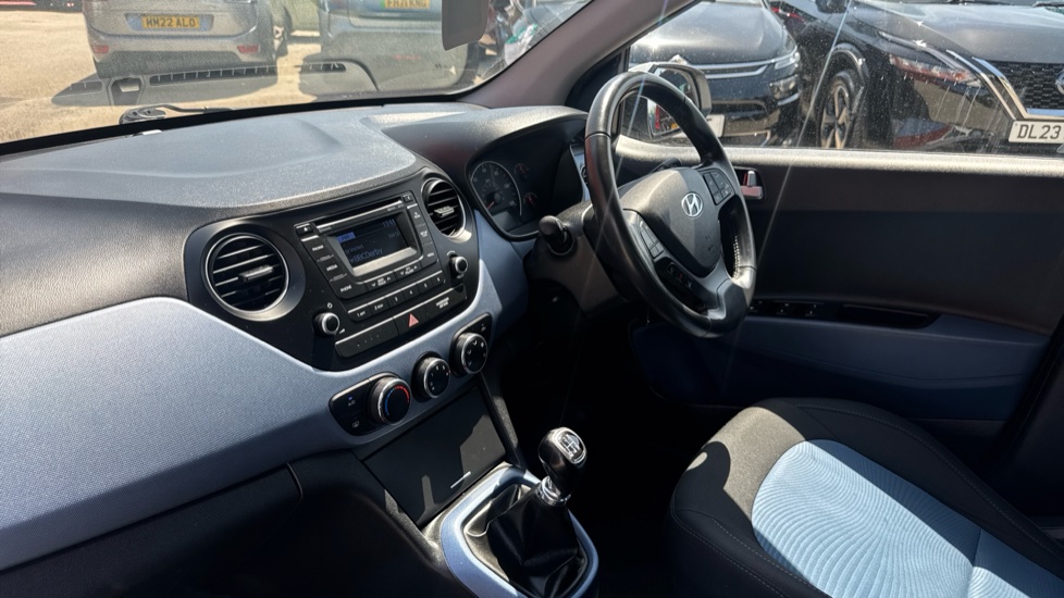 Hyundai i10 1.0 Premium 5dr Petrol Hatchback - Image 9