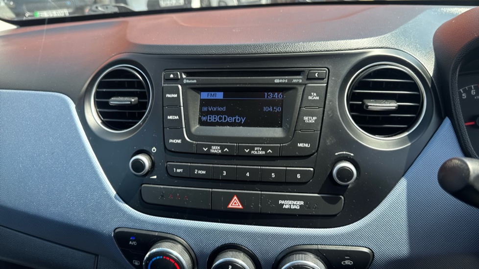 Hyundai i10 1.0 Premium 5dr Petrol Hatchback - Image 12