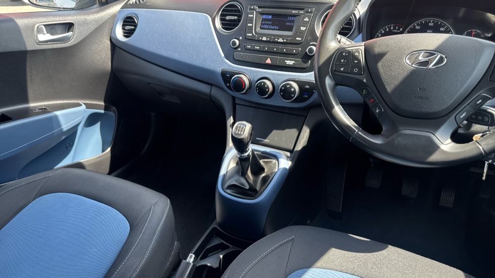 Hyundai i10 1.0 Premium 5dr Petrol Hatchback - Image 13