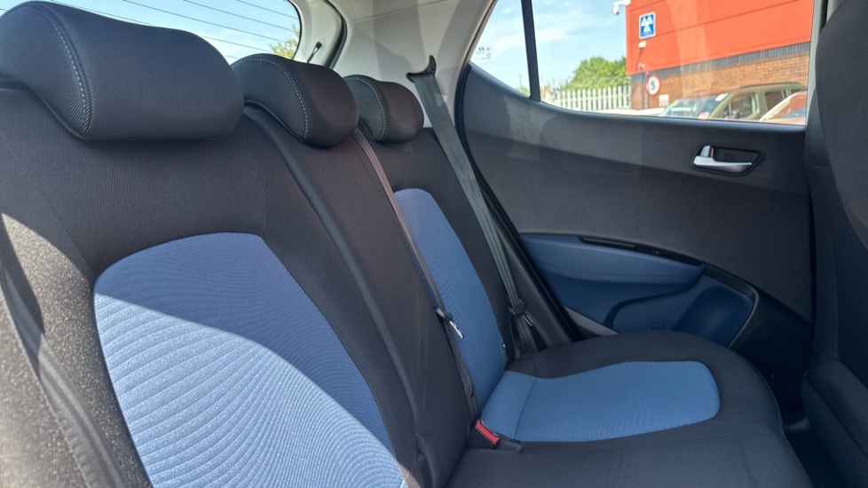 Hyundai i10 1.0 Premium 5dr Petrol Hatchback - Image 15