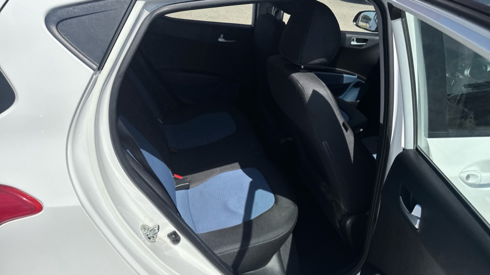 Hyundai i10 1.0 Premium 5dr Petrol Hatchback - Image 16