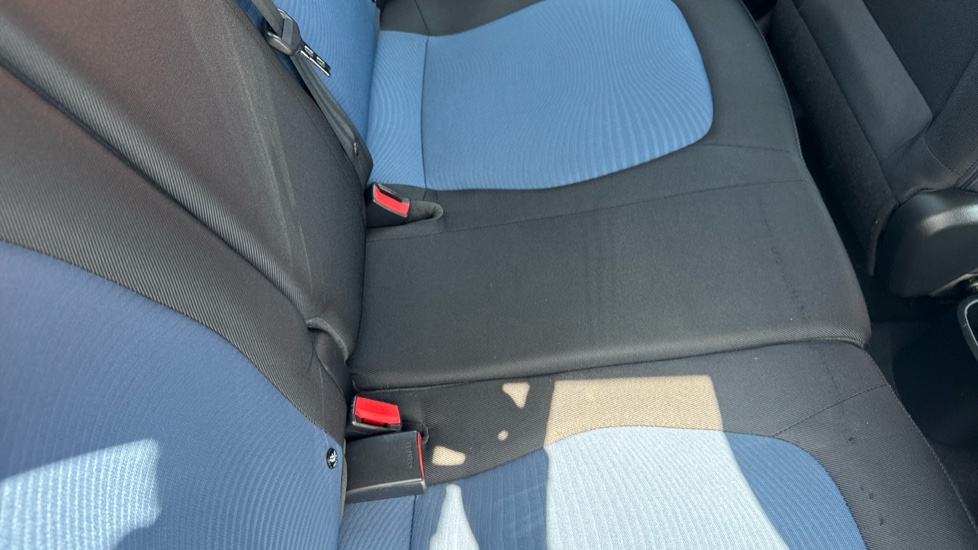 Hyundai i10 1.0 Premium 5dr Petrol Hatchback - Image 17