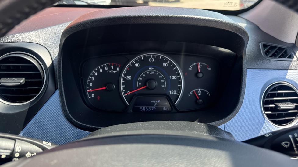 Hyundai i10 1.0 Premium 5dr Petrol Hatchback - Image 18