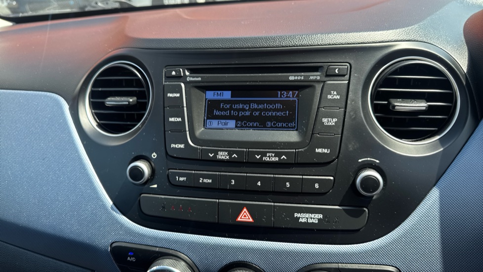 Hyundai i10 1.0 Premium 5dr Petrol Hatchback - Image 27