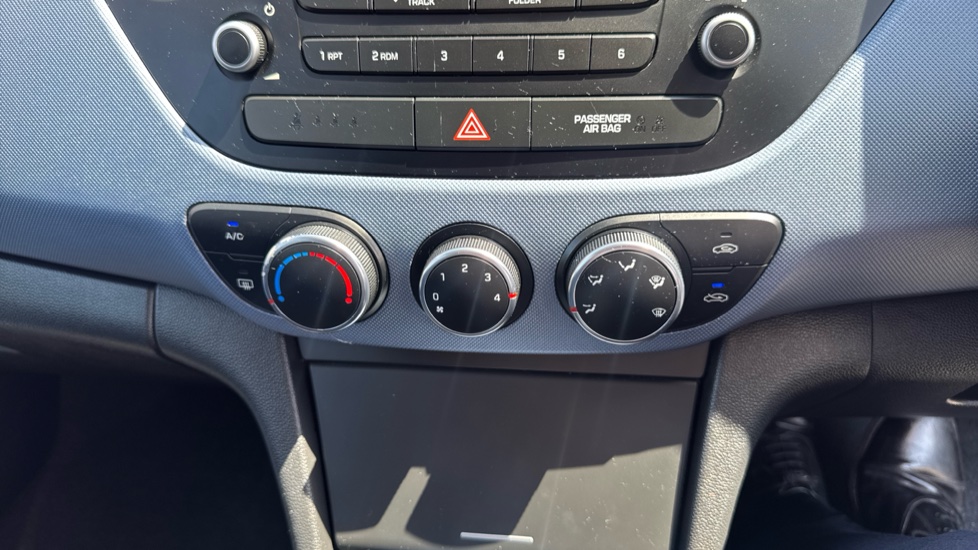 Hyundai i10 1.0 Premium 5dr Petrol Hatchback - Image 28