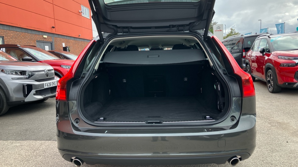 Volvo V90 2.0 D4 Momentum Plus 5dr Geartronic Diesel Estate - Image 4