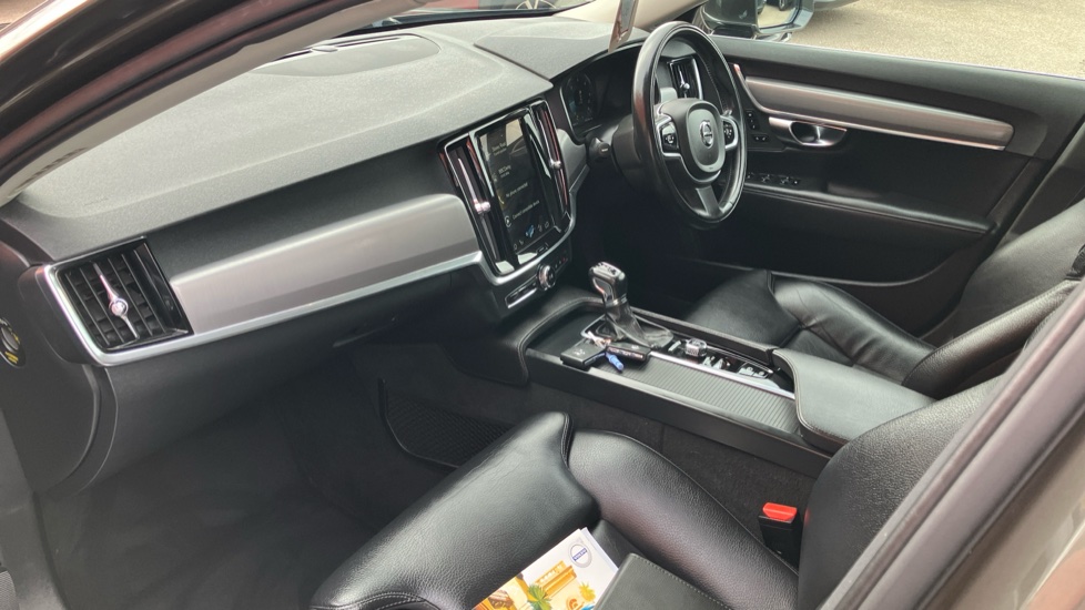 Volvo V90 2.0 D4 Momentum Plus 5dr Geartronic Diesel Estate - Image 9
