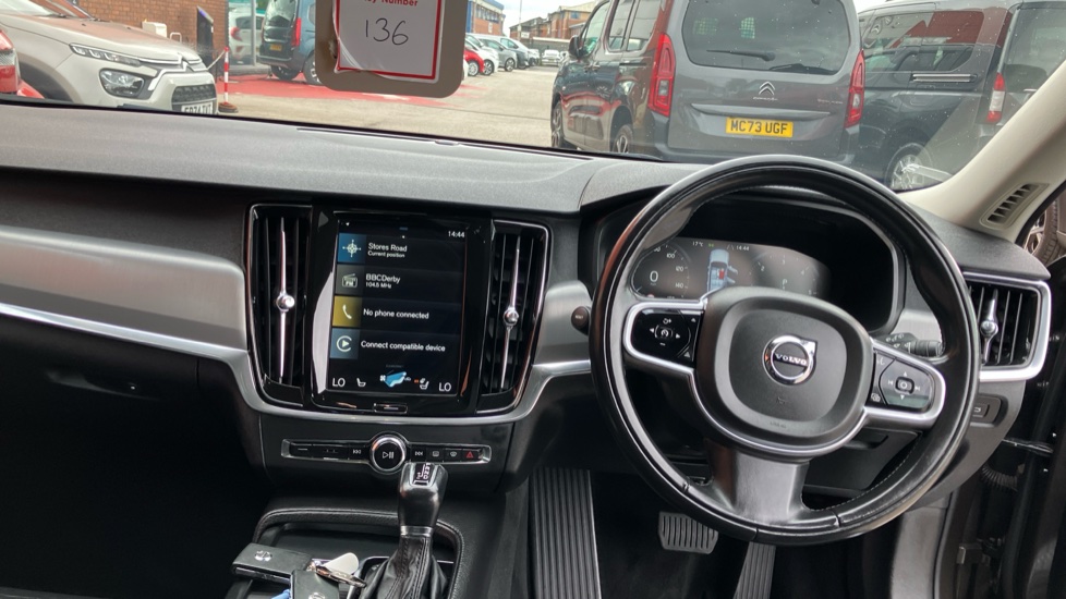 Volvo V90 2.0 D4 Momentum Plus 5dr Geartronic Diesel Estate - Image 10
