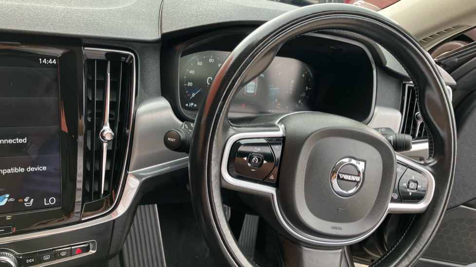 Volvo V90 2.0 D4 Momentum Plus 5dr Geartronic Diesel Estate - Image 11
