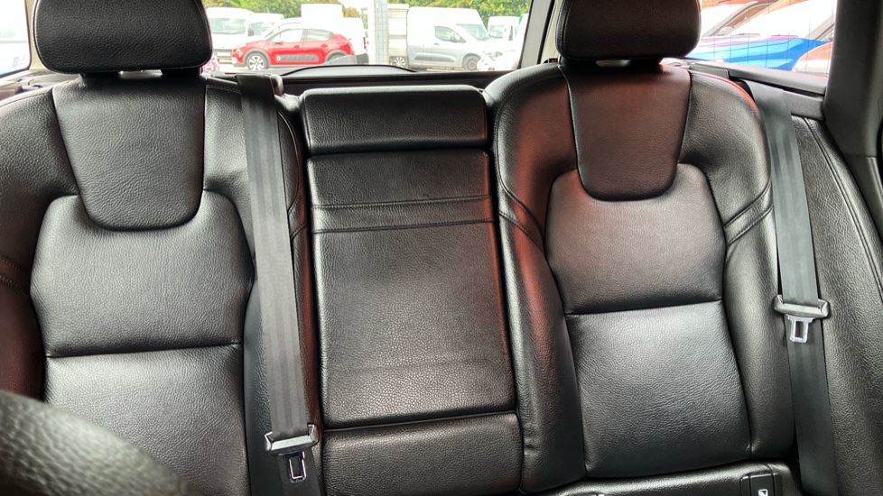 Volvo V90 2.0 D4 Momentum Plus 5dr Geartronic Diesel Estate - Image 15