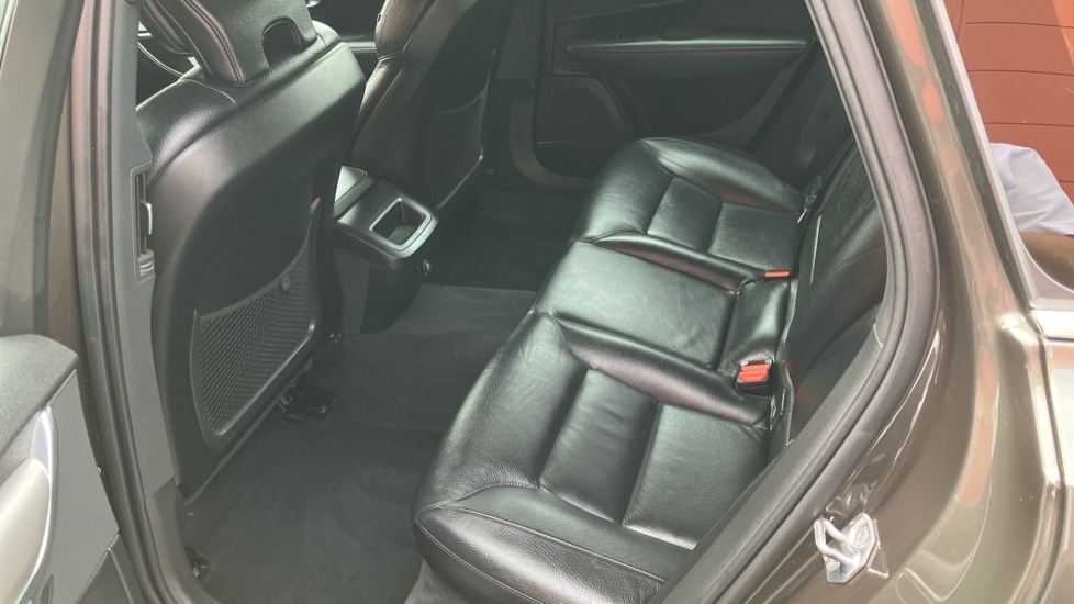 Volvo V90 2.0 D4 Momentum Plus 5dr Geartronic Diesel Estate - Image 16