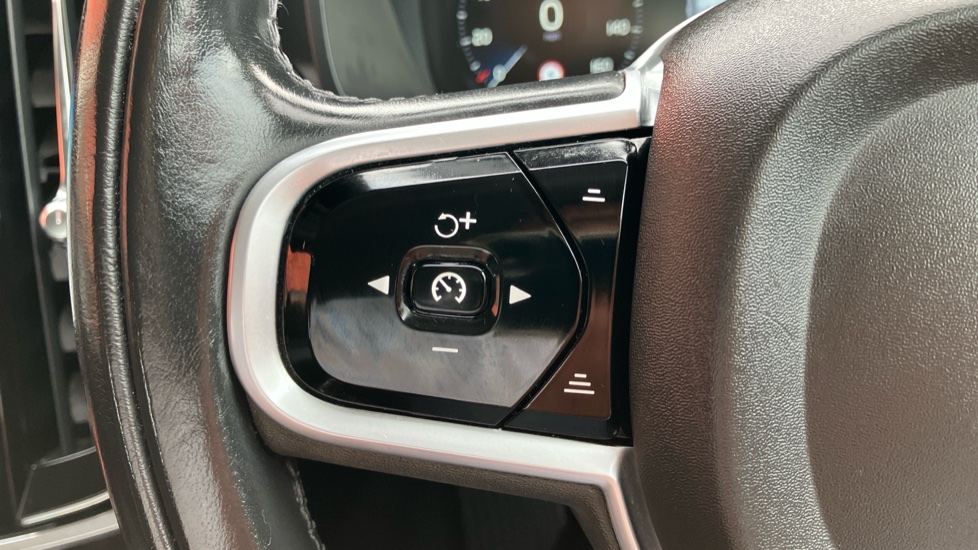 Volvo V90 2.0 D4 Momentum Plus 5dr Geartronic Diesel Estate - Image 25