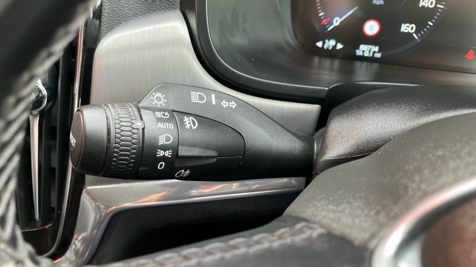 Volvo V90 2.0 D4 Momentum Plus 5dr Geartronic Diesel Estate - Image 33