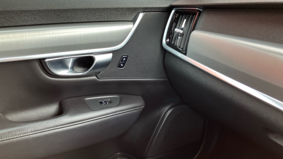 Volvo V90 2.0 D4 Momentum Plus 5dr Geartronic Diesel Estate - Image 35
