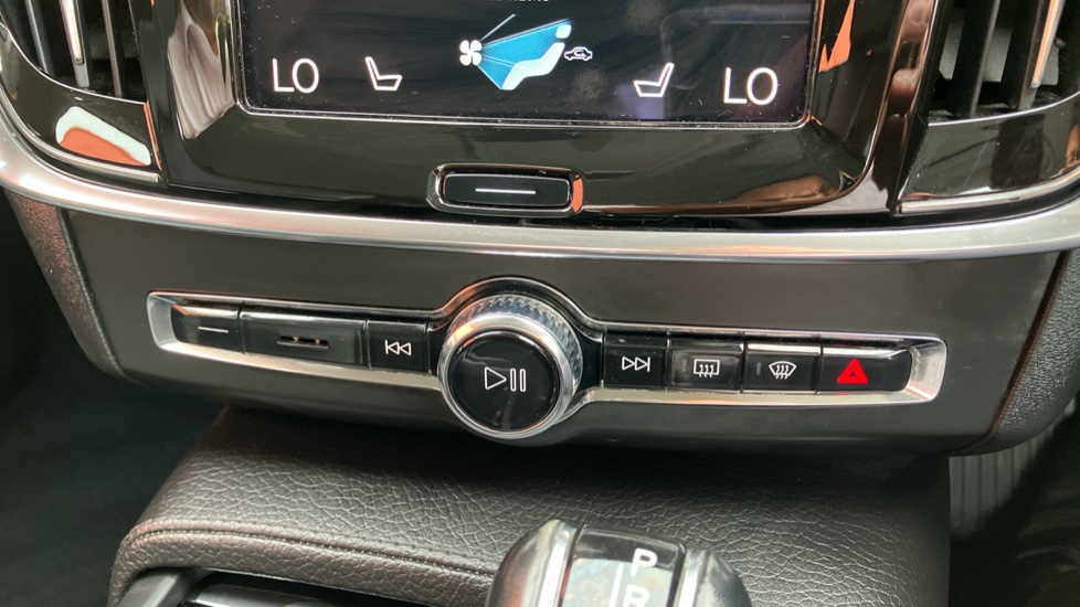 Volvo V90 2.0 D4 Momentum Plus 5dr Geartronic Diesel Estate - Image 36