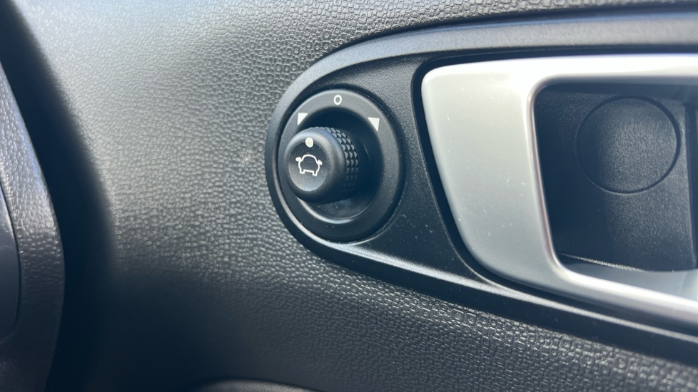 Ford EcoSport 1.0 EcoBoost Titanium 5dr [17in] Petrol Hatchback - Image 19