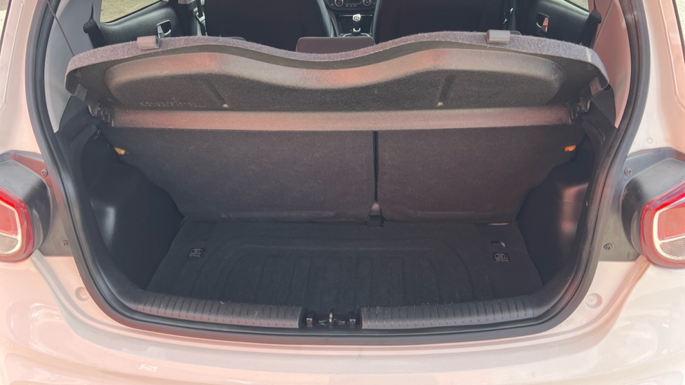 Hyundai i10 1.2 Premium SE 5dr Petrol Hatchback - Image 4