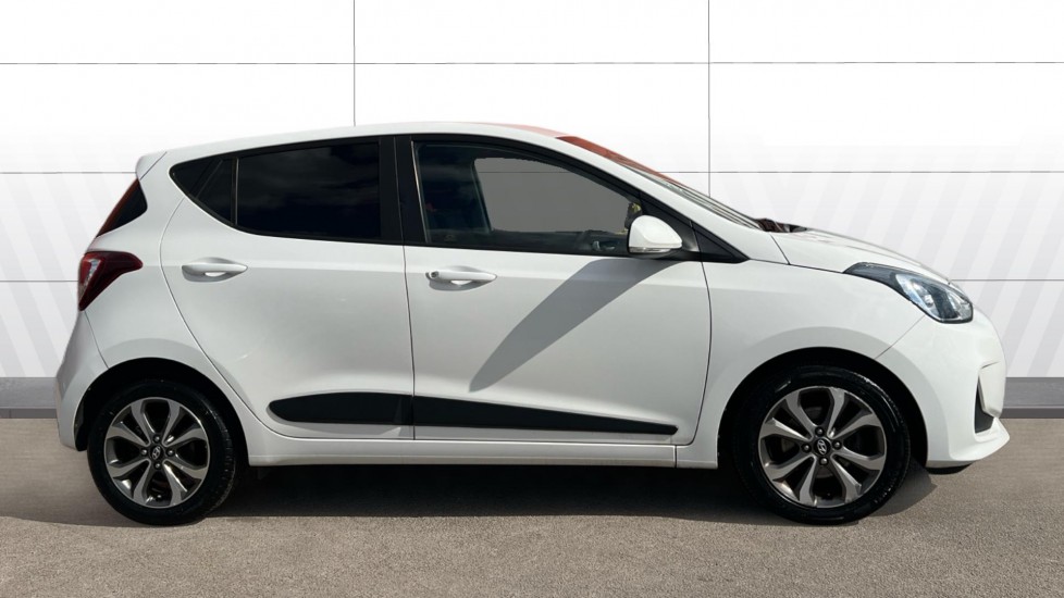 Hyundai i10 1.2 Premium SE 5dr Petrol Hatchback - Image 5