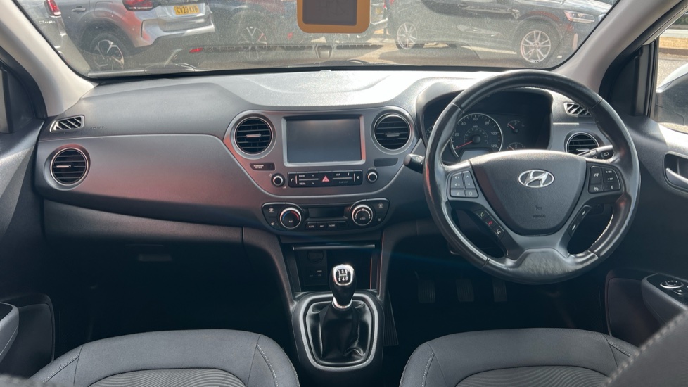 Hyundai i10 1.2 Premium SE 5dr Petrol Hatchback - Image 10