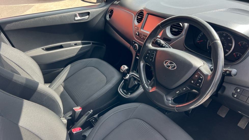 Hyundai i10 1.2 Premium SE 5dr Petrol Hatchback - Image 11