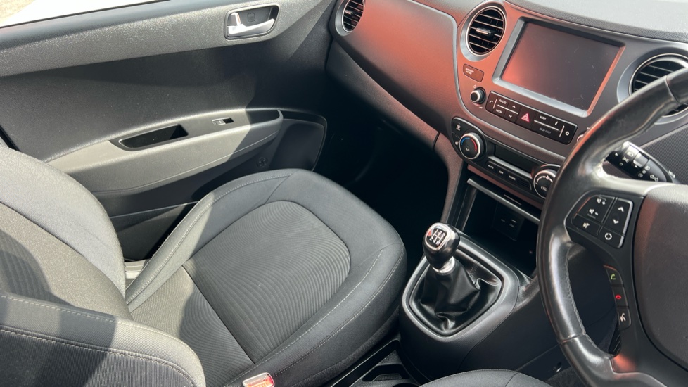 Hyundai i10 1.2 Premium SE 5dr Petrol Hatchback - Image 14