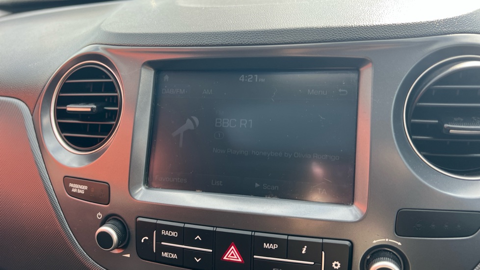 Hyundai i10 1.2 Premium SE 5dr Petrol Hatchback - Image 21