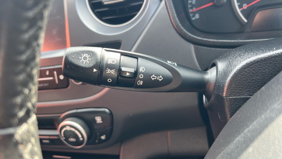 Hyundai i10 1.2 Premium SE 5dr Petrol Hatchback - Image 27