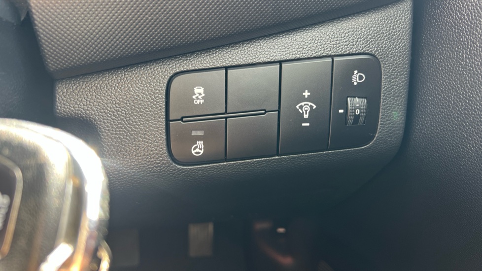 Hyundai i10 1.2 Premium SE 5dr Petrol Hatchback - Image 29