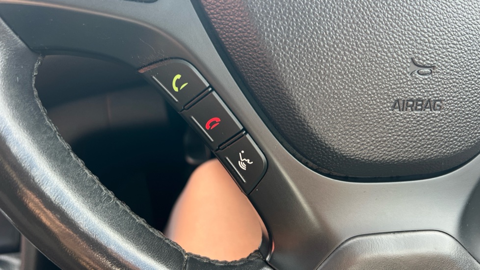 Hyundai i10 1.2 Premium SE 5dr Petrol Hatchback - Image 33