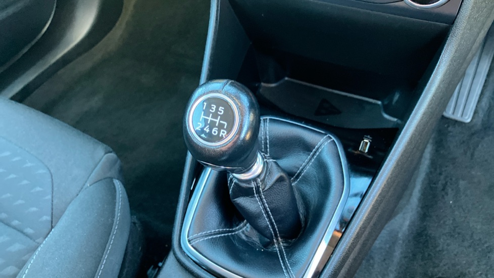 Ford Fiesta 1.0 EcoBoost Zetec 3dr Petrol Hatchback - Image 13