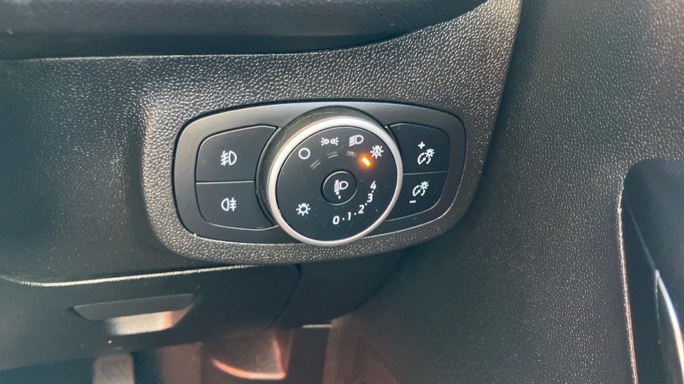 Ford Fiesta 1.0 EcoBoost Zetec 3dr Petrol Hatchback - Image 21