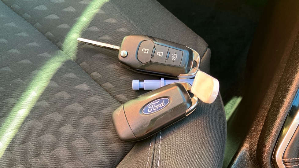 Ford Fiesta 1.0 EcoBoost Zetec 3dr Petrol Hatchback - Image 33