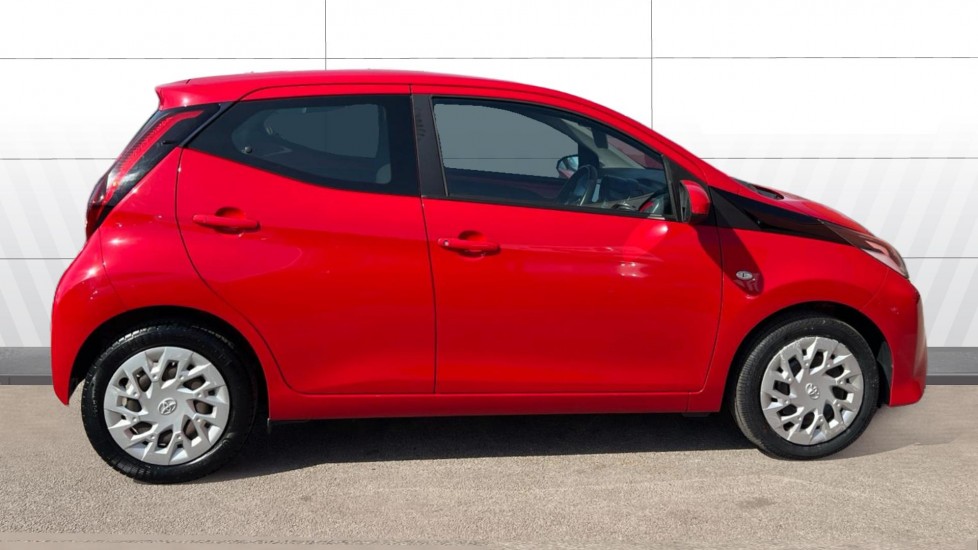 Toyota Aygo 1.0 VVT-i X-Play 5dr x-shift Petrol Hatchback - Image 5