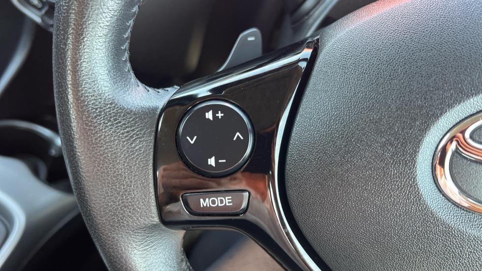 Toyota Aygo 1.0 VVT-i X-Play 5dr x-shift Petrol Hatchback - Image 21