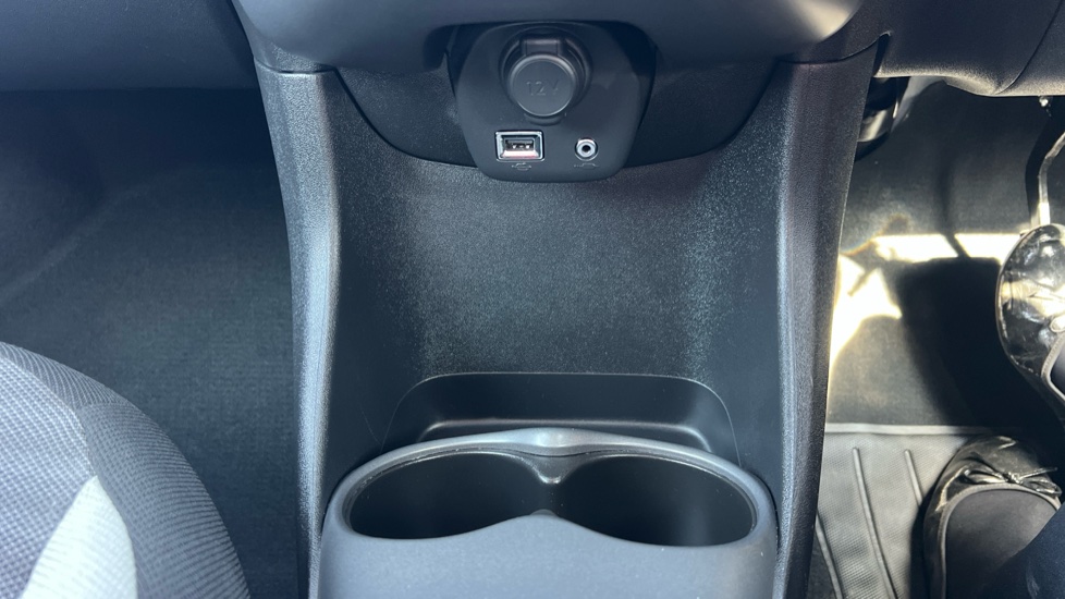 Toyota Aygo 1.0 VVT-i X-Play 5dr x-shift Petrol Hatchback - Image 27