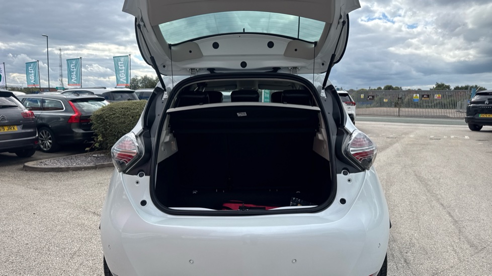 Renault Zoe 100kW GT Line + R135 50kWh Rapid Charge 5dr Auto Electric Hatchback - Image 4