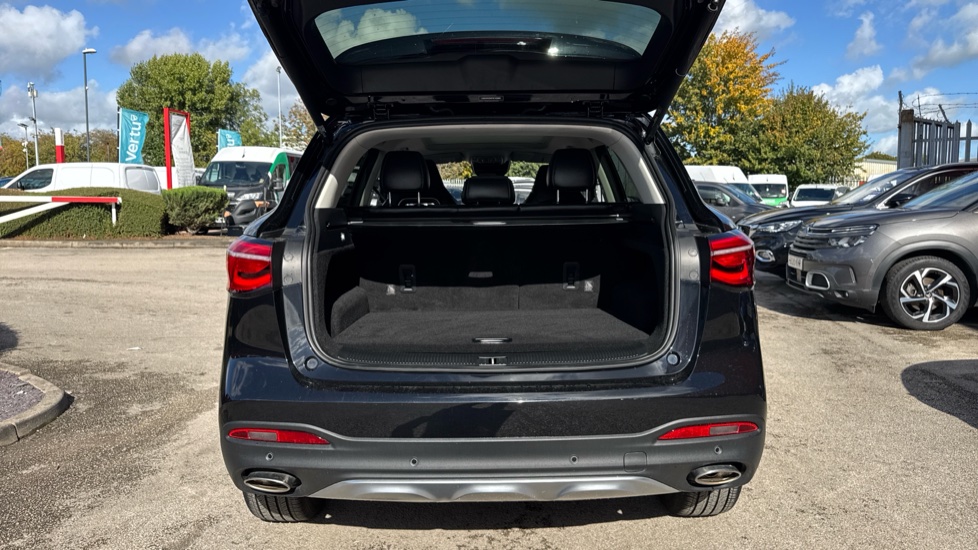 MG HS 1.5 T-GDI Exclusive 5dr DCT Petrol Hatchback - Image 4
