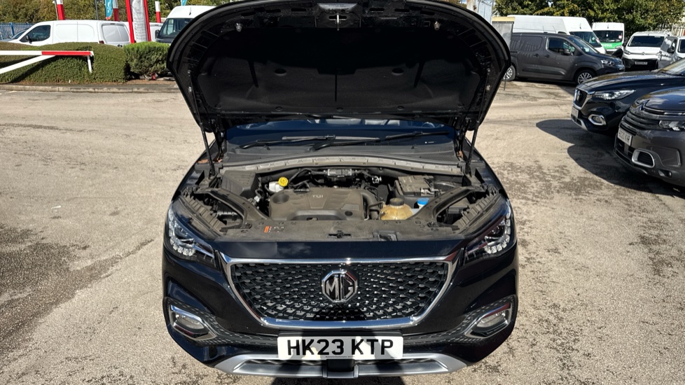 MG HS 1.5 T-GDI Exclusive 5dr DCT Petrol Hatchback - Image 8