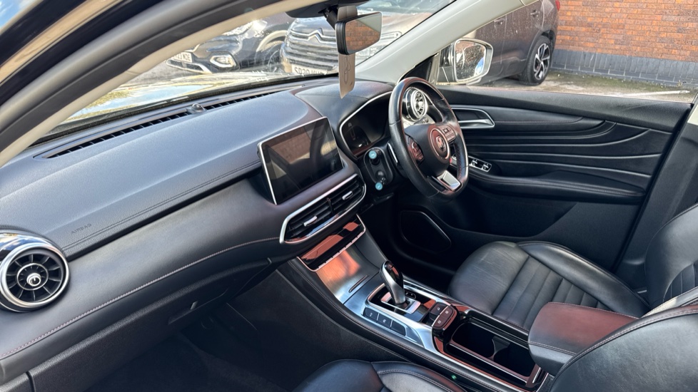 MG HS 1.5 T-GDI Exclusive 5dr DCT Petrol Hatchback - Image 9