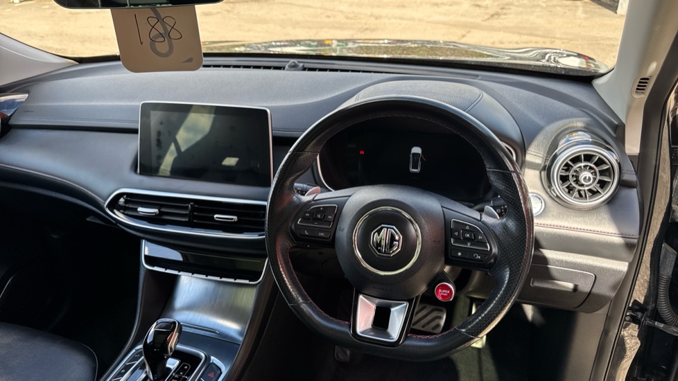 MG HS 1.5 T-GDI Exclusive 5dr DCT Petrol Hatchback - Image 10