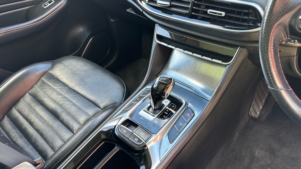 MG HS 1.5 T-GDI Exclusive 5dr DCT Petrol Hatchback - Image 13