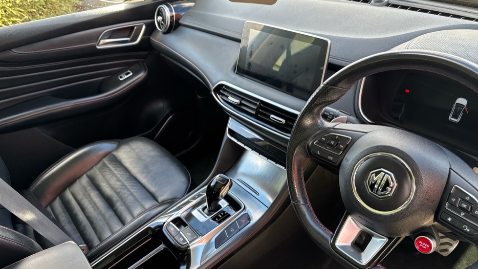 MG HS 1.5 T-GDI Exclusive 5dr DCT Petrol Hatchback - Image 14