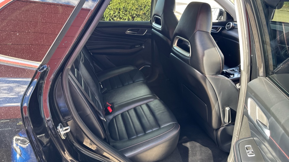 MG HS 1.5 T-GDI Exclusive 5dr DCT Petrol Hatchback - Image 16