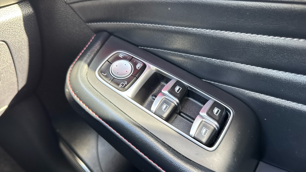 MG HS 1.5 T-GDI Exclusive 5dr DCT Petrol Hatchback - Image 27