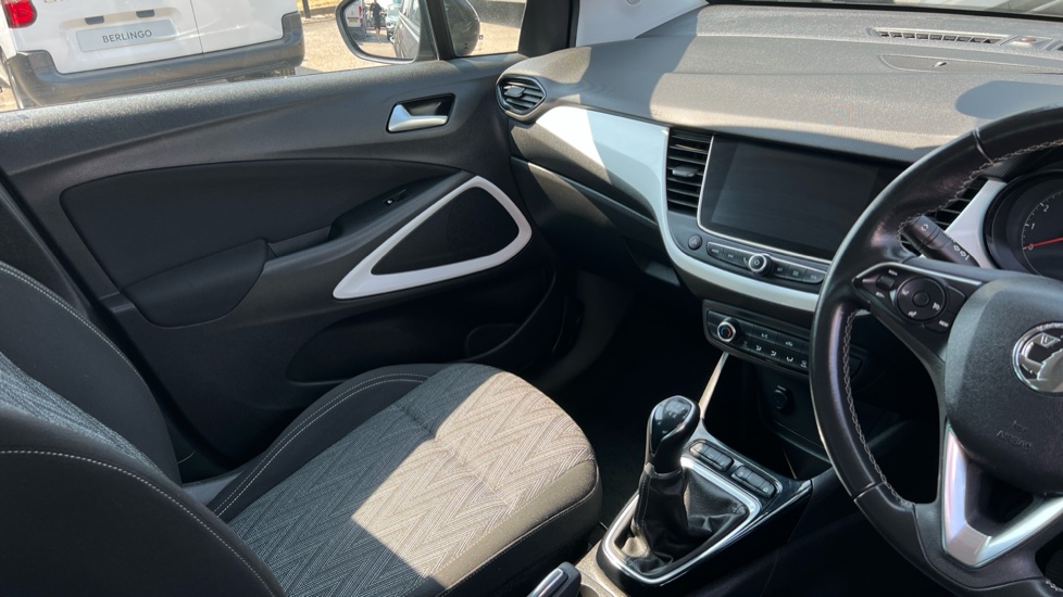 Vauxhall Crossland X 1.2 [83] SRi Nav 5dr [Start Stop] Petrol Hatchback - Image 14
